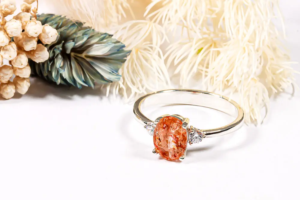 Каблучка з родієвого срібла з сонячним каменем 16.5 SK-0071 - фото 2