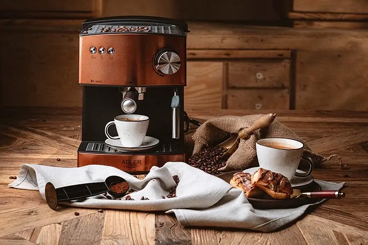Кофеварка рожковая кофемашина Adler AD 4404 капучинатор стильная 15 Бар 850 Вт золото - фото 5
