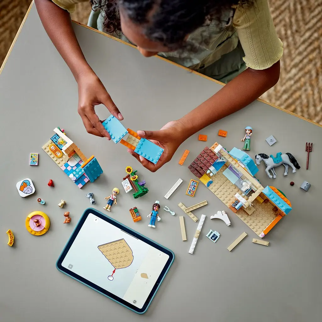 Конструктор LEGO Friends Ветеринарная клиника для лошадей и домашних питомцев 428 деталей (42651) - фото 4