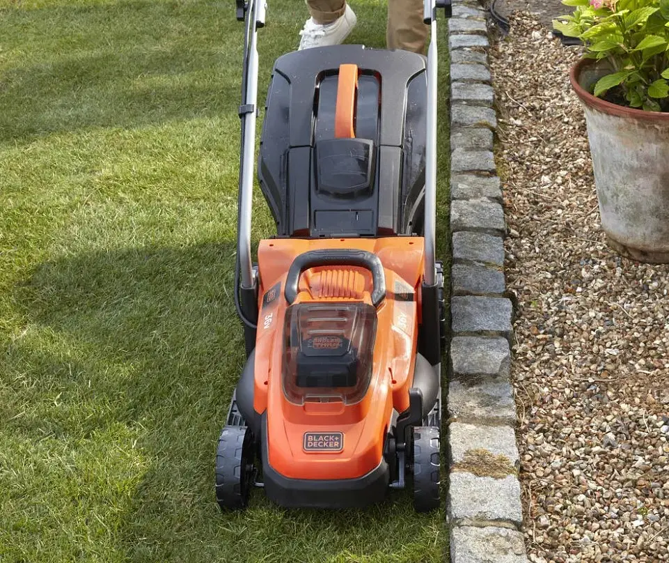 Газонокосилка аккумуляторная Black+Decker BCMW3336L2 - фото 4