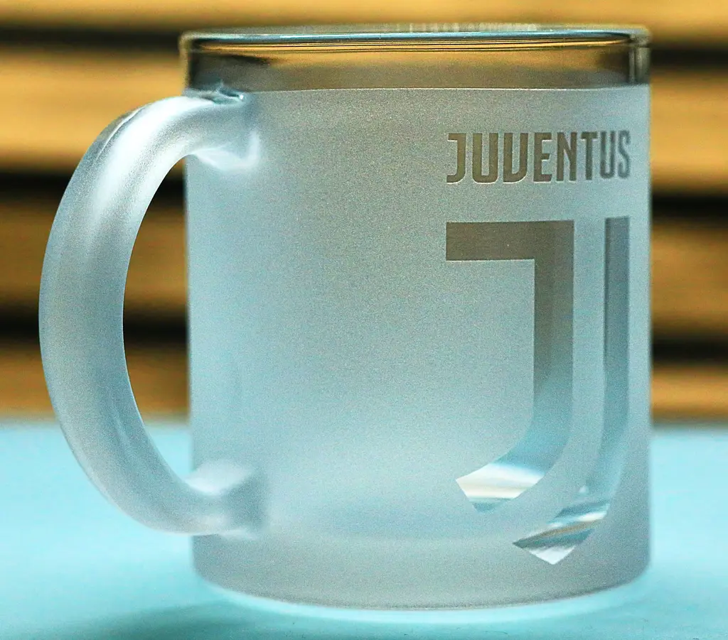 Стеклянная чашка 320 мл ФК Juventus Ювентус с гравировкой подарок для фаната футбольная кружка - фото 2