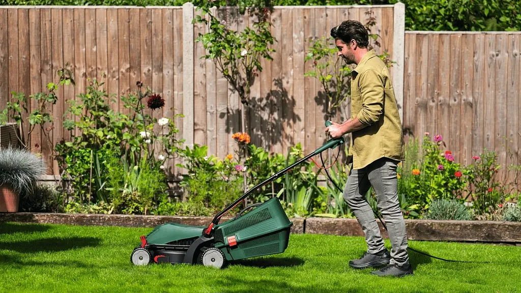 Газонокосарка електрична Bosch UniversalRotak (0.600.8A6.401) - фото 6