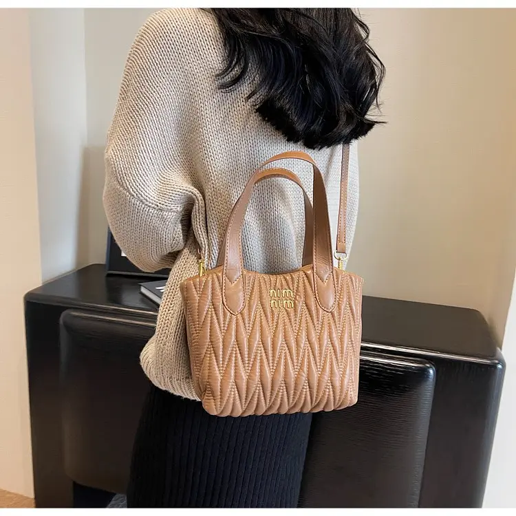 Сумка жіноча через плече Багіра Italian Bags Бежевий 27х19х11 см (id_1216) - фото 2