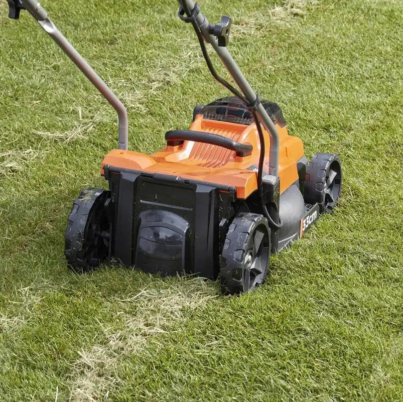 Газонокосилка аккумуляторная Black+Decker BCMW3318L2 - фото 9