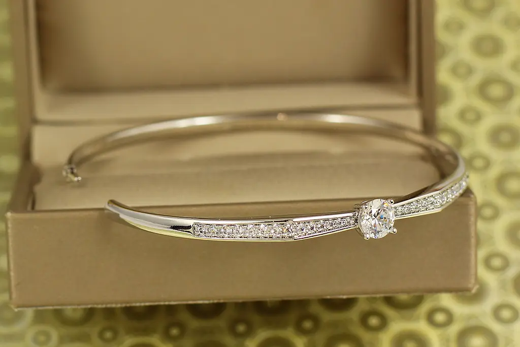 Браслет бенгл Xuping Jewelry Сяючий акцент від 17 см до 19 см сріблястий - фото 2