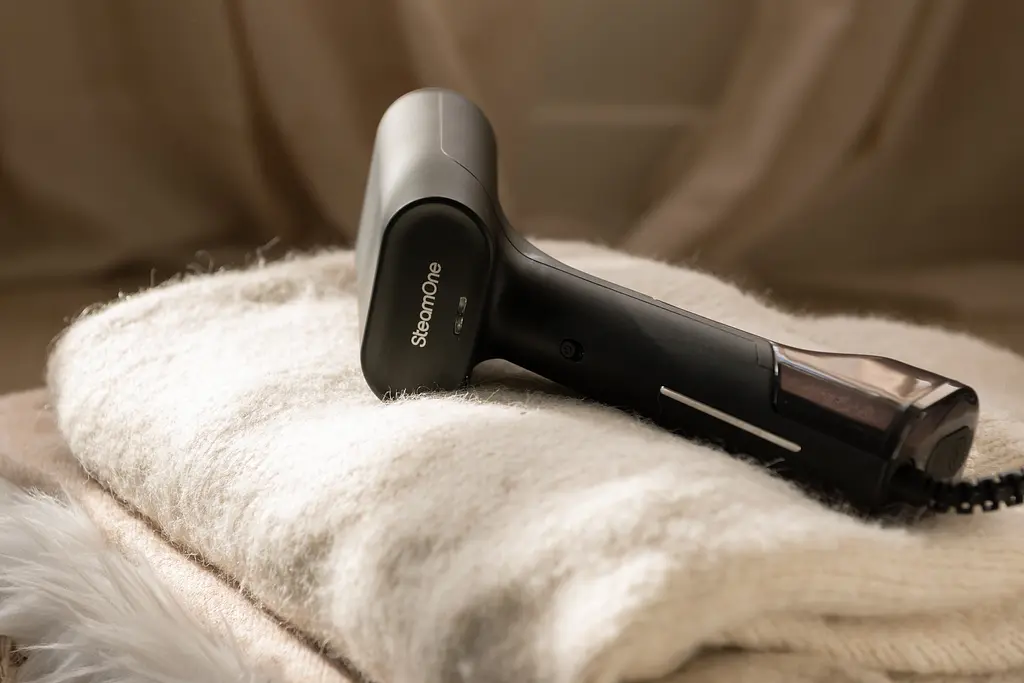 Отпариватель портативный SteamOne черный (EUDTC120B) - фото 4