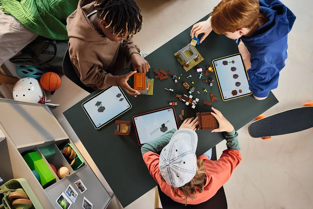 Конструктор LEGO Minecraft Аванпост разбойников и разоритель 665 деталей (21278) - фото 14