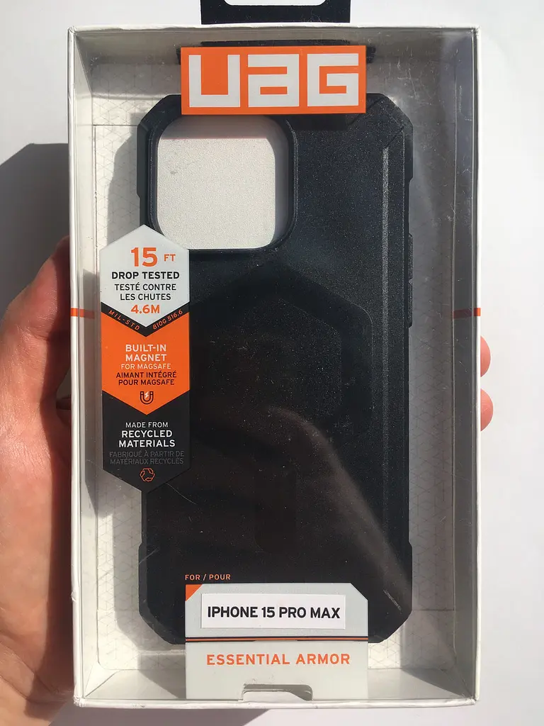 Оригінальний протиударний чохол для iPhone 15 Pro Max UAG Essential Armor MagSafe Black (114296114040) силіконовий - фото 4