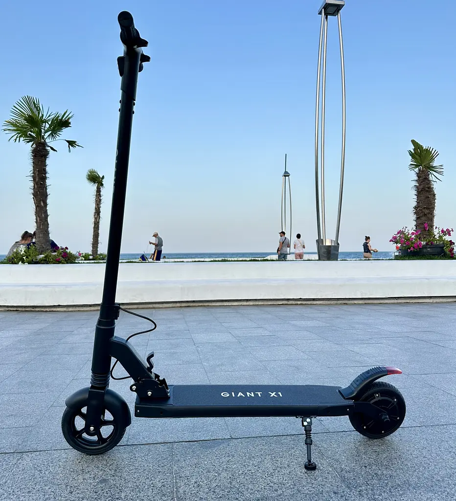 Электросамокат GIANT City X1 350W 7.5Ah черный (модель 2025 года) - фото 2