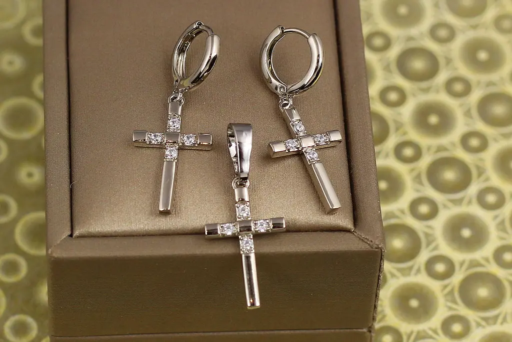 Набір Xuping Jewelry сережки з кулоном хрестики чотири камінці сріблястий