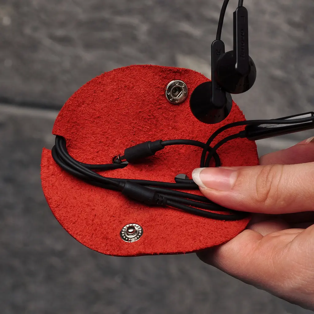 Шкіряний холдер для навушників та проводів корал - фото 3