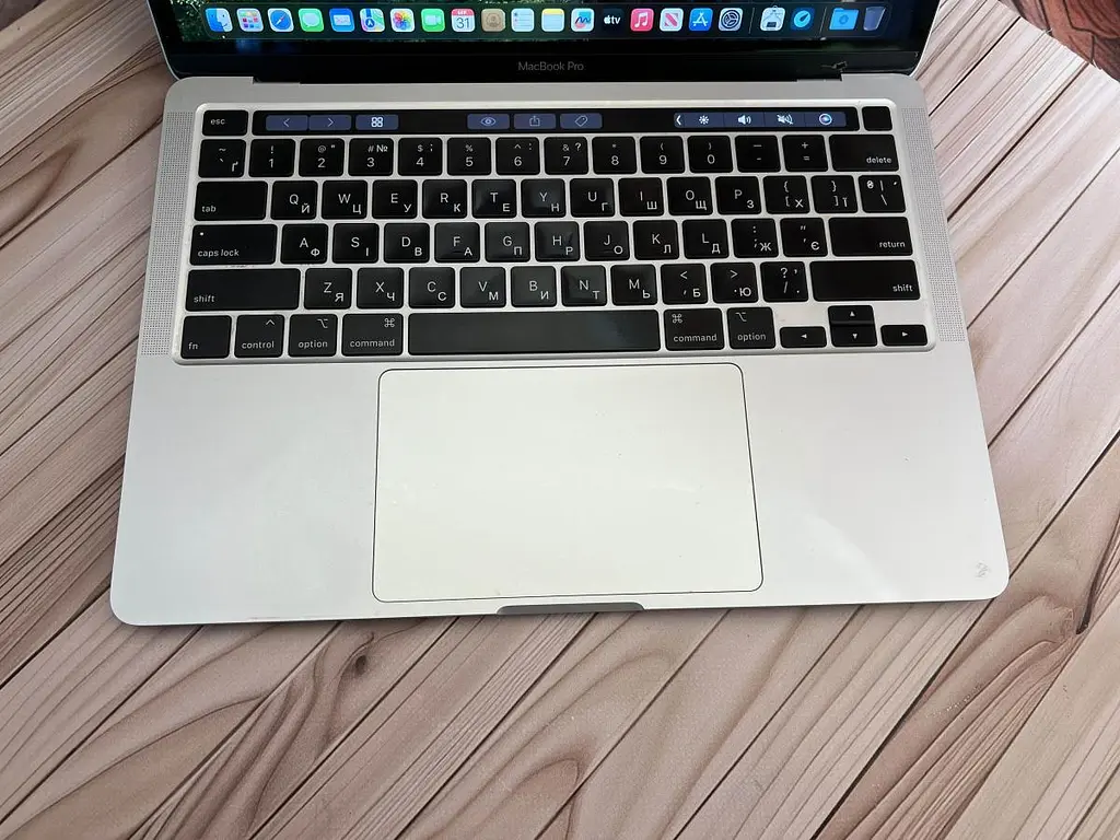 Ноутбук Apple MacBook Pro 13" 2020 i7-1068NG7/32/512 (C02DV4M9ML87) Б/в - фото 2