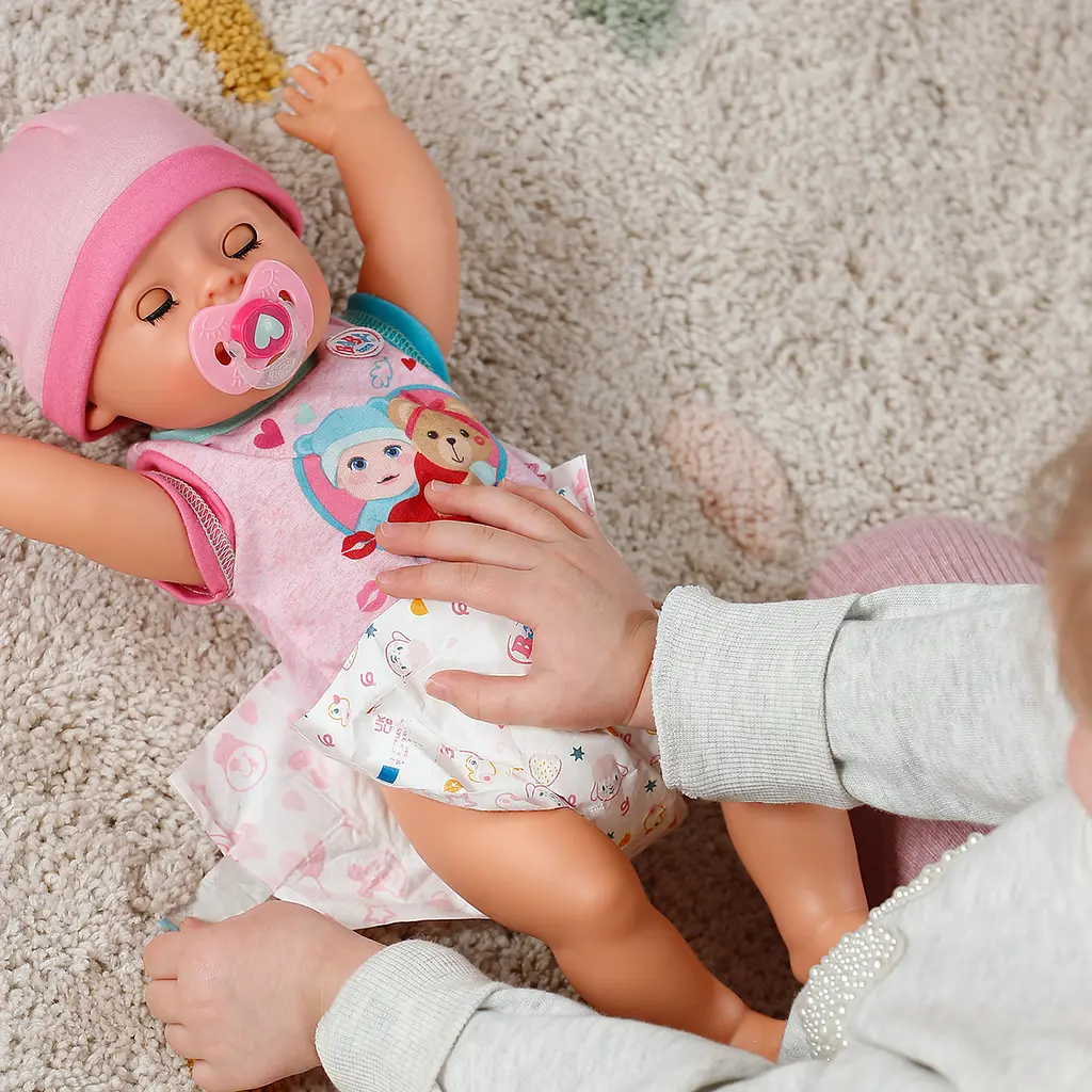 Кукла Baby Born Милая Эмма с комбинезончиком с аксессуарами 43 см (840504) - фото 7