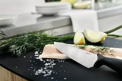 Кухонний ніж Fiskars Essential для чищення овочів чорний 7 см (1065580) - фото 3