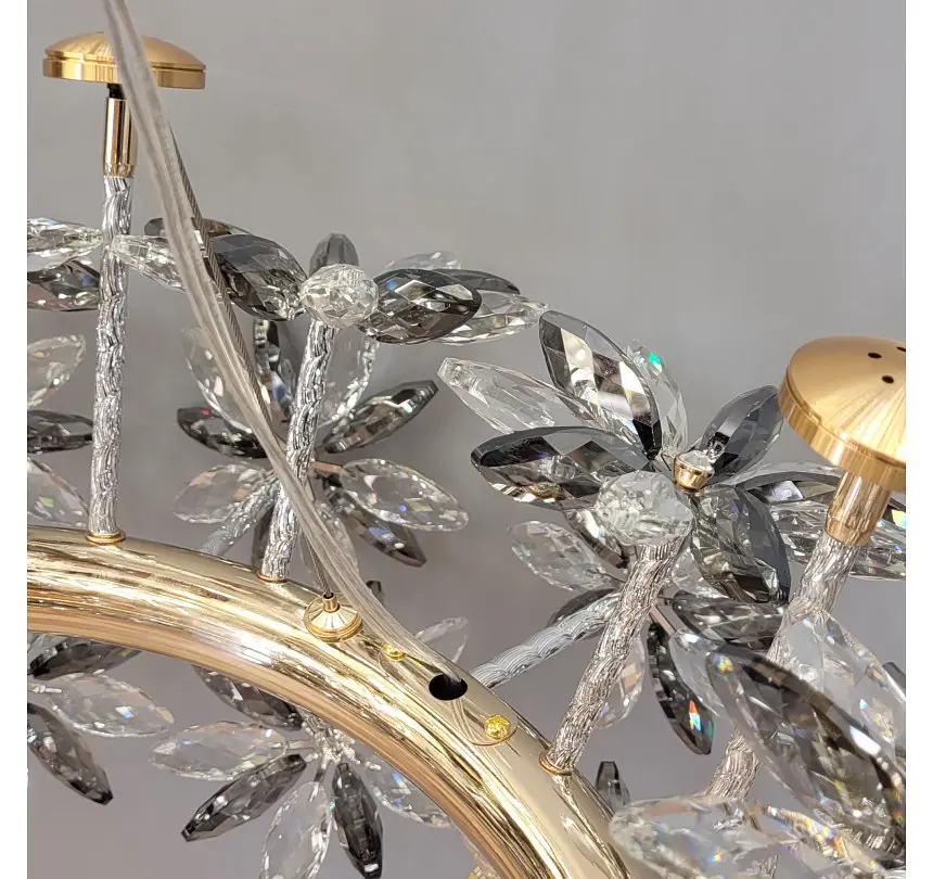 Велика кільцева люстра підвісна Artlight 25028-750GD золота на 16 ламп G4 зі скляним квітковим декором - фото 3