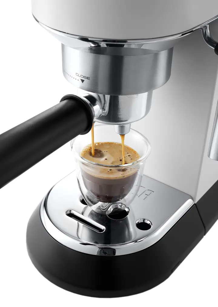 Кавоварка рожкова Delonghi EC 685.W Dedica - фото 2