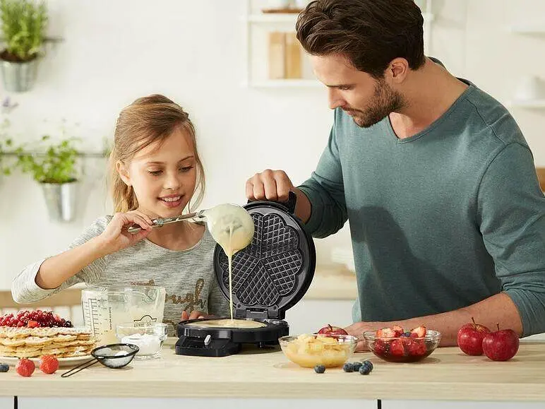 Вафельниця кругла з регулюванням Silver Crest Waffle maker 1200W Germany Heart Shape Silver Crest SWE 1200 C3 - фото 3