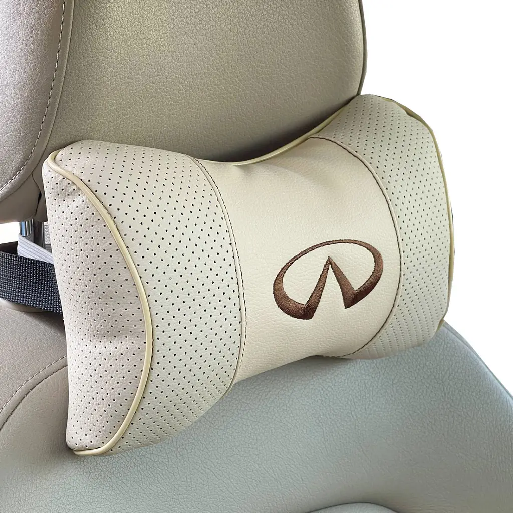 Подушка на підголовник з логотипом Infiniti екошкіра Бежева 1 шт - фото 2