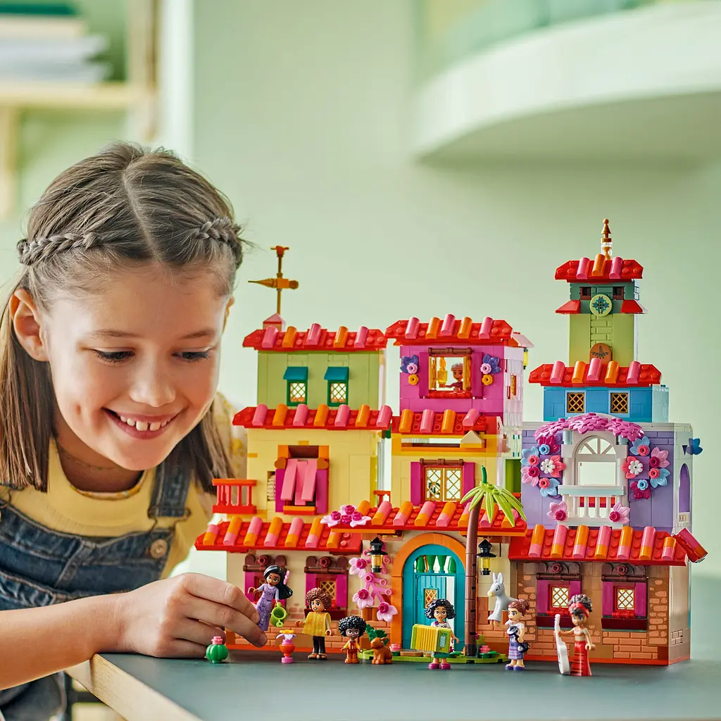 Конструктор LEGO Disney Classic Чарівний будинок Мадригал 1560 деталей (43245) - фото 15