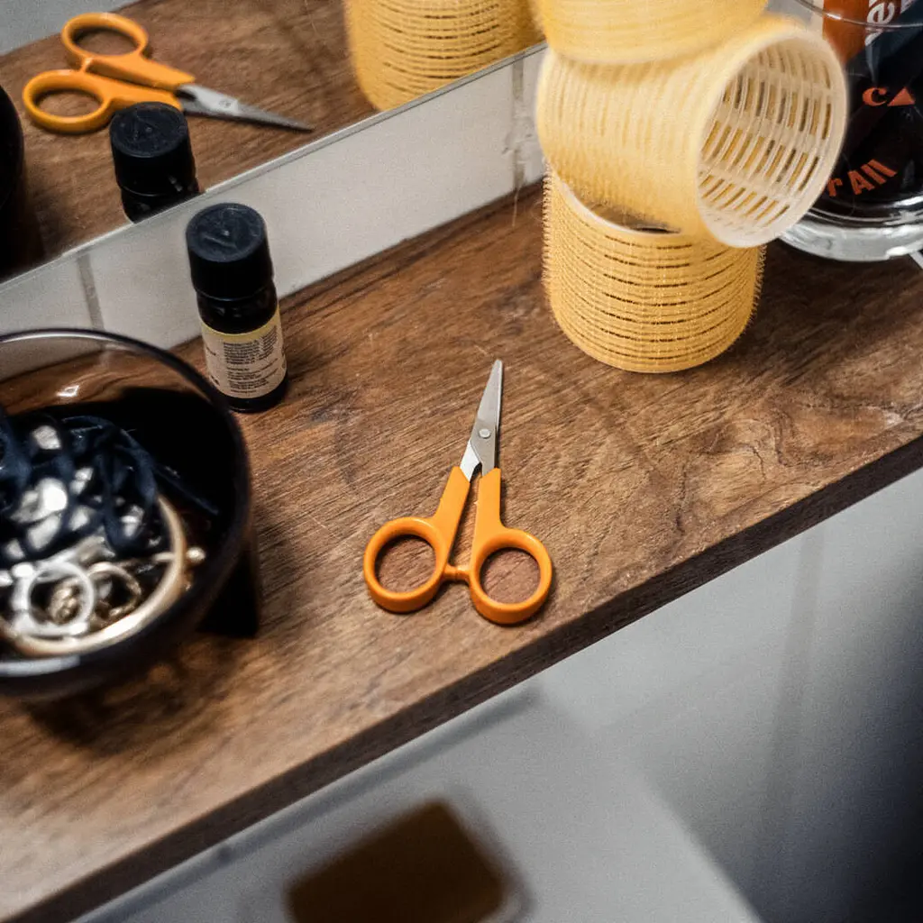 Манікюрні ножиці Fiskars Classic із заокругленими кінчиками 10 см (1075060) - фото 8