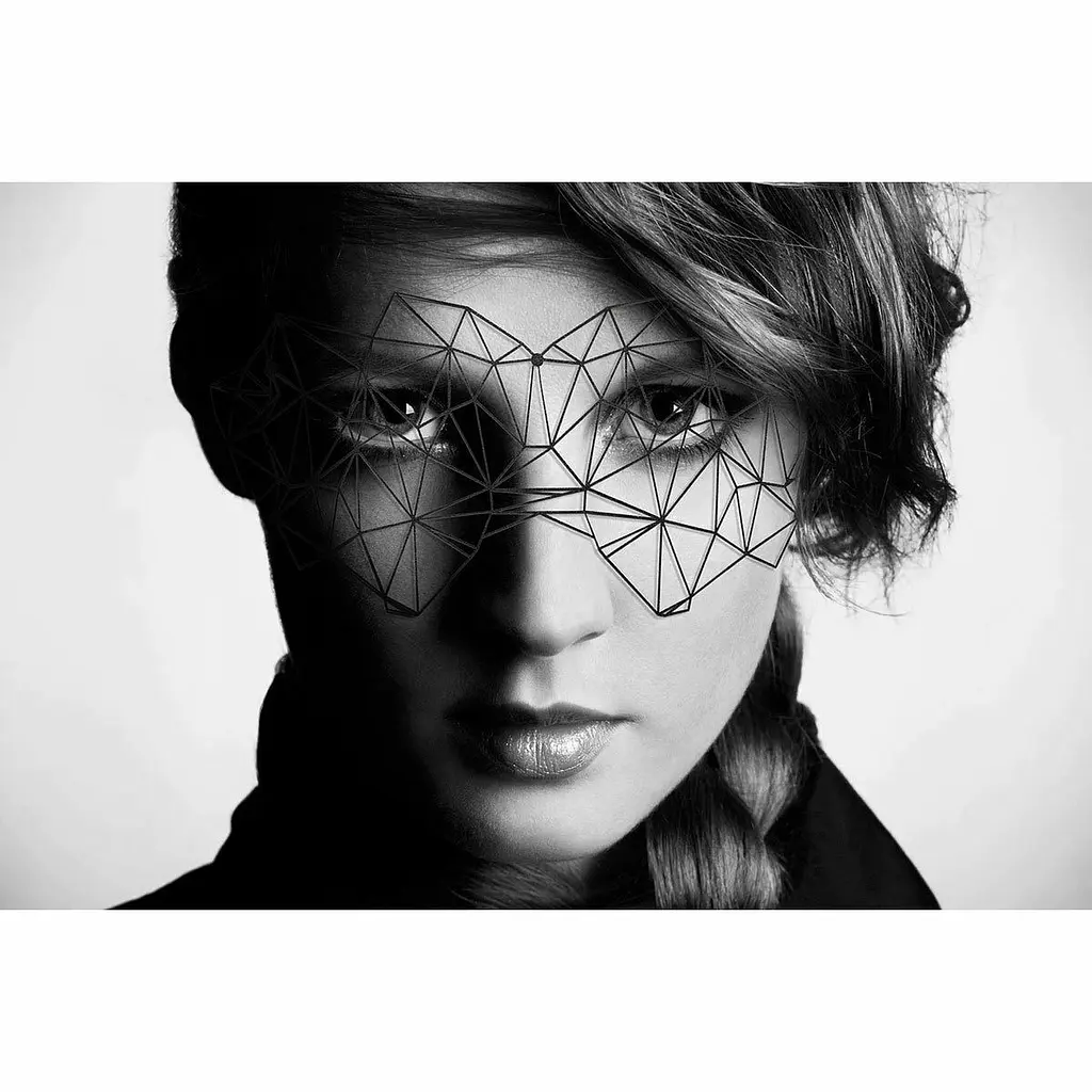 Маска на обличчя Bijoux Indiscrets Kristine Mask вінілова з клейовим кріпленням - фото 4