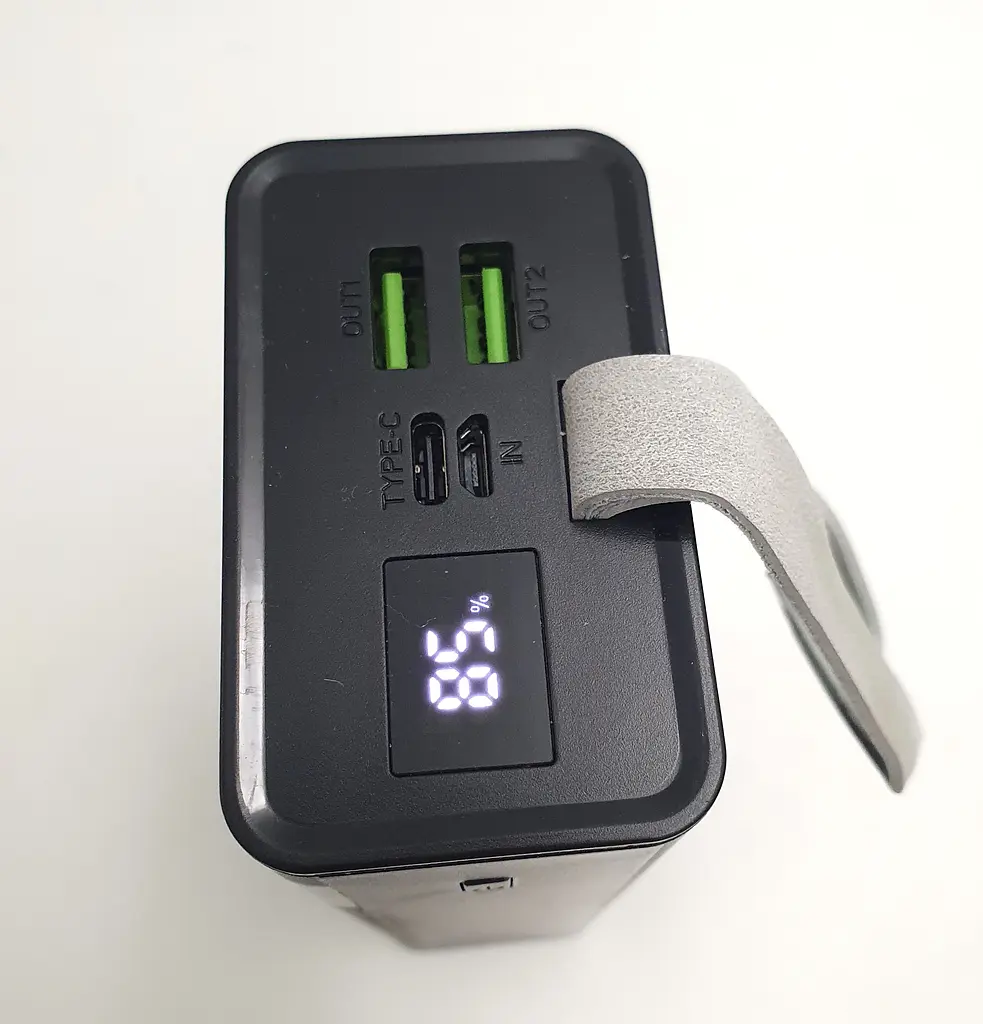 Потужний Повербанк із LED ліхтариком Power Bank із швидкою зарядкою 30000mAh 2USB /Type-C PD/QC 5A/22.5W Maxmate MMP30KP чорний - фото 3