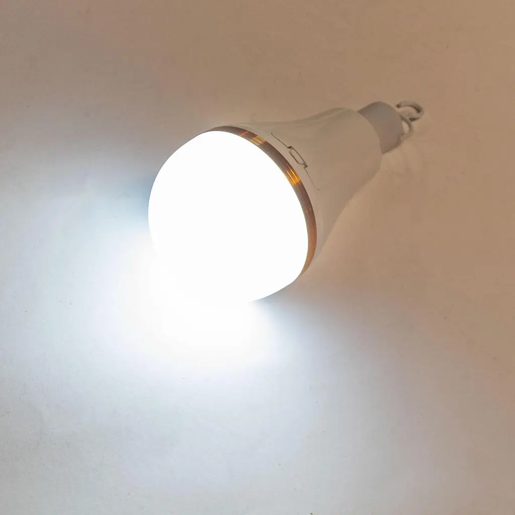 Лампа светодиодная с аккумулятором E27 New Emergency lamp 3x18650, смарт лампочка - аварийная лампа - фото 5