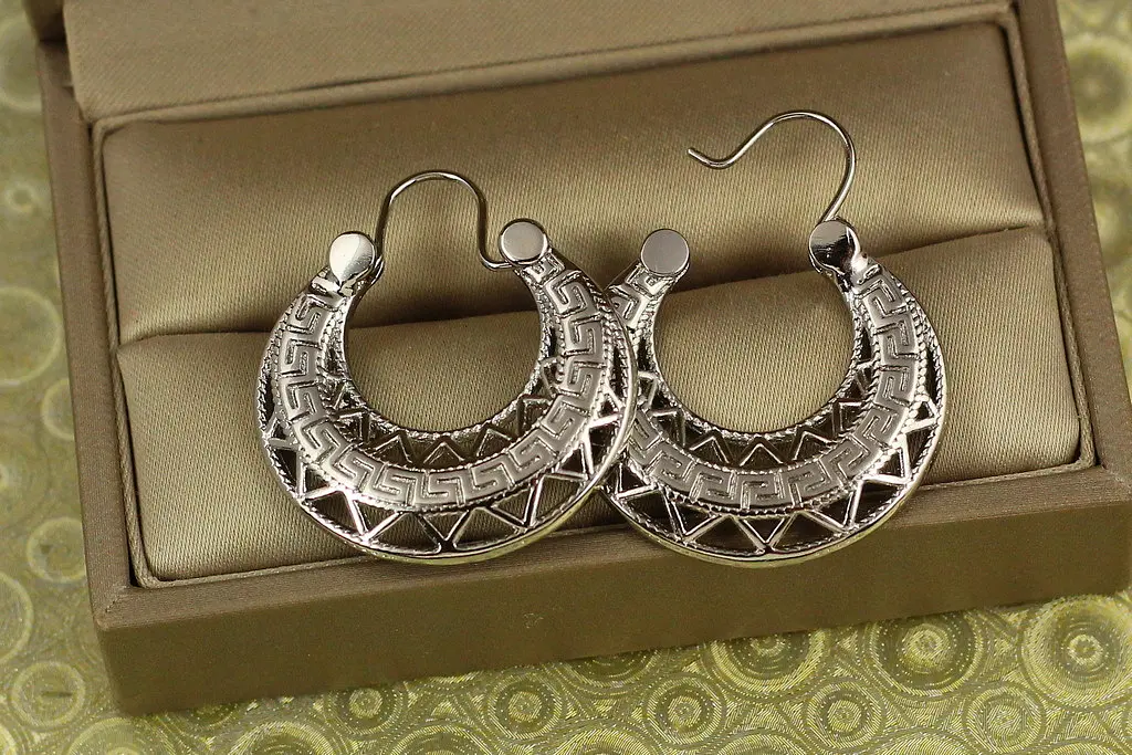 Сережки коромисла Xuping Jewelry Гета 3 см сріблясті - фото 2