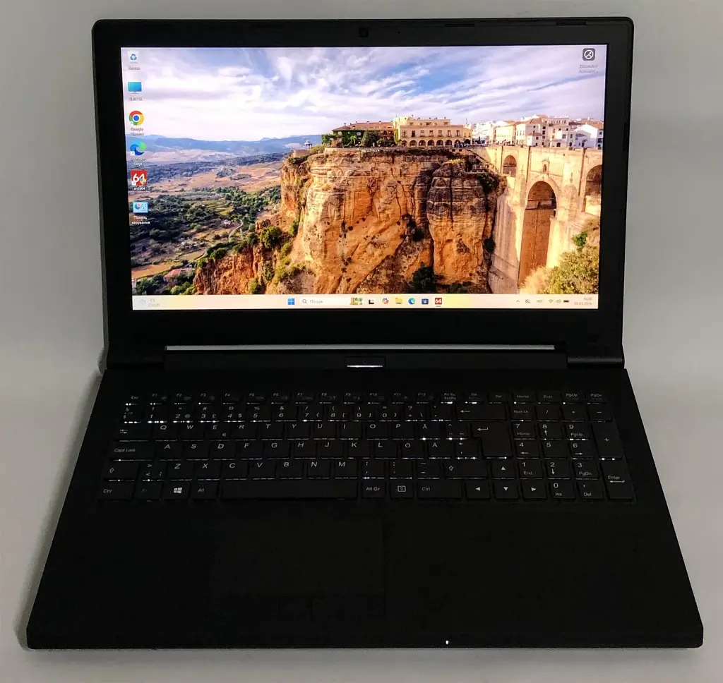 Ноутбук Clevo N350TW / 15.6" FullHD IPS / i7-8700T / 16GB / 128 GB + 750GB HDD / Win11Pro / Backlight / сканер відбитка - Б/в - фото 2