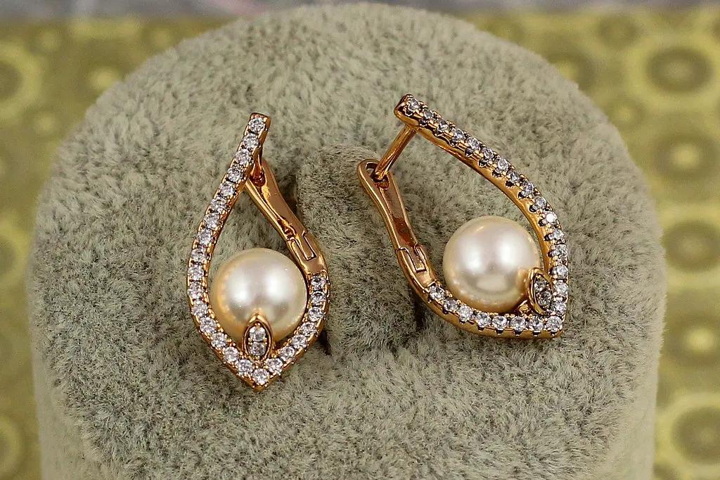 Сережки Xuping Jewelry дужки з перлиною 2,3 см золотисті - фото 2