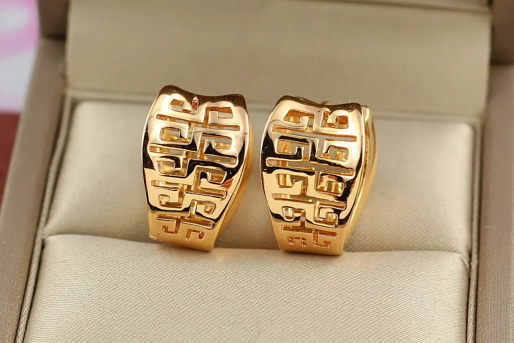 Сережки Xuping Jewelry колечки з різьбленим геометричним орнаментом 1,8 см золотисті - фото 3