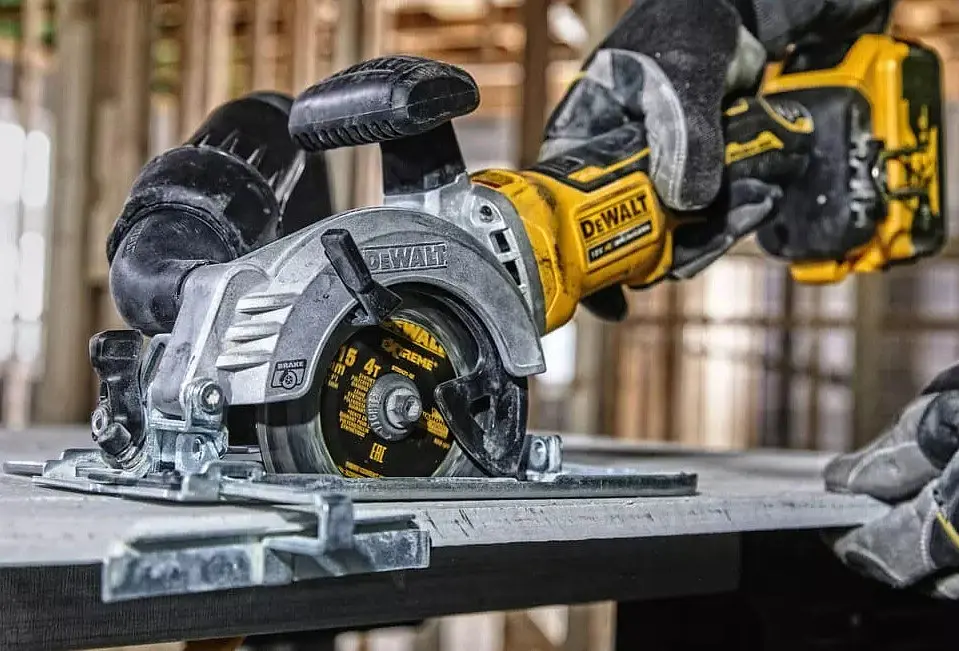 Пила дискова акумуляторна DeWalt без АКБ та ЗП DCS571NT - фото 5