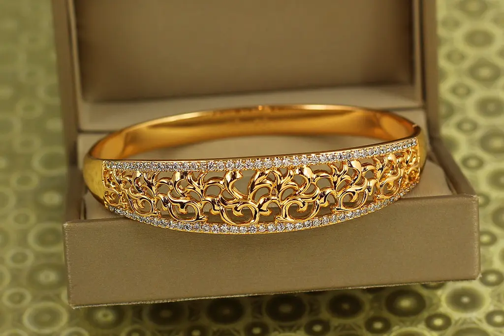 Браслет бенгл Xuping Jewelry Ажурна лоза 60 мм на руку від 17 до 19 см золотистий