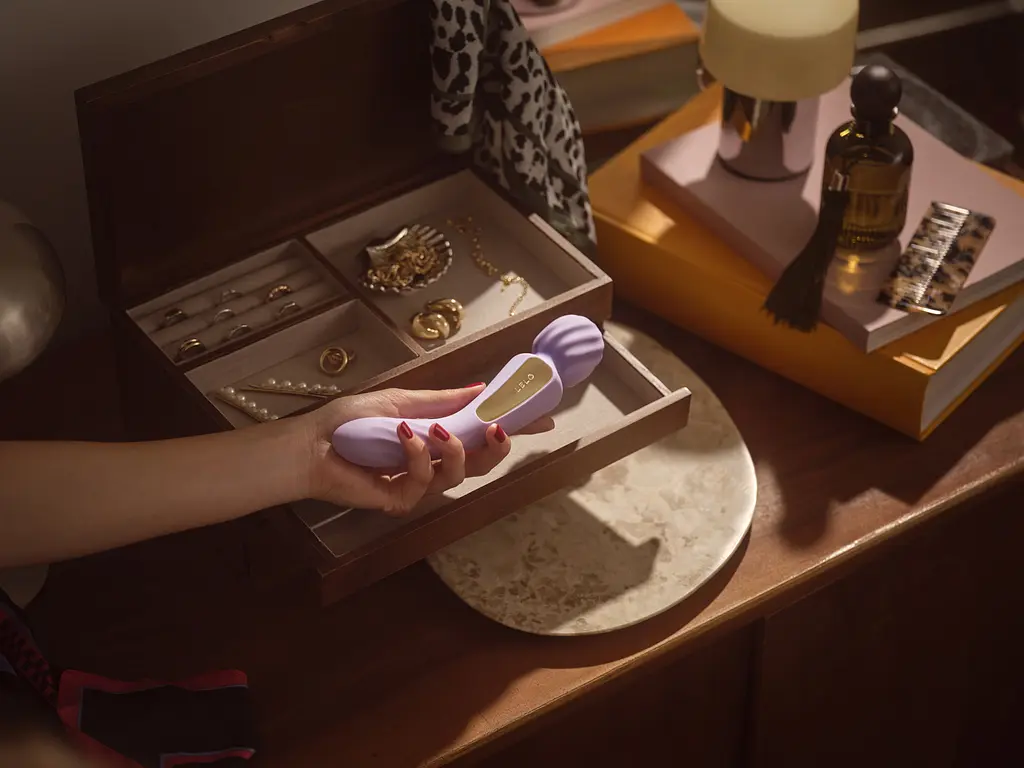 Двосторонній масажер Lelo Switch Lilac 21.7 см (рожевий) - фото 15