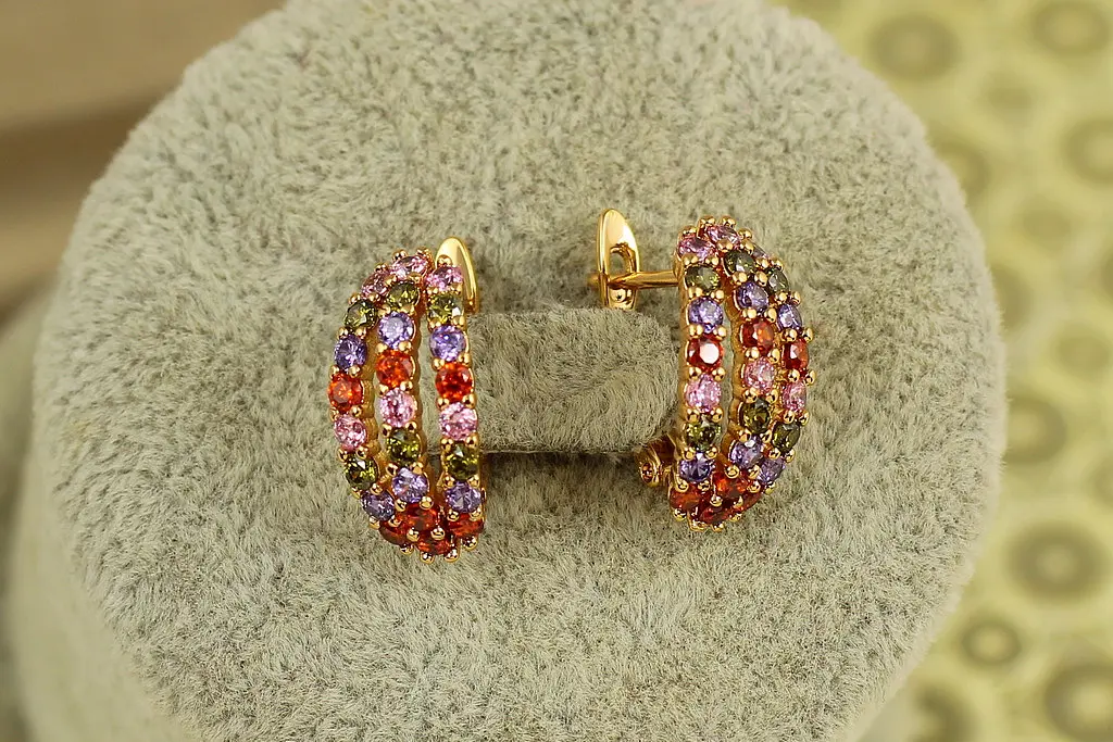Сережки Xuping Jewelry Веселкові серенади 1,7 см золотисті - фото 2