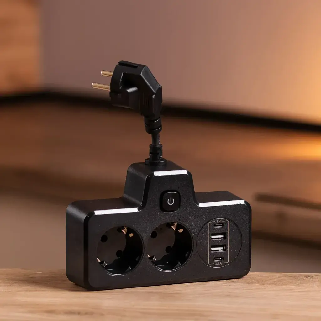 Сетевой фильтр-разветвитель Yiwu HP-5-18 SNAILS BKL-502 EU на 2 розетки LED 4 USB черный  - фото 3