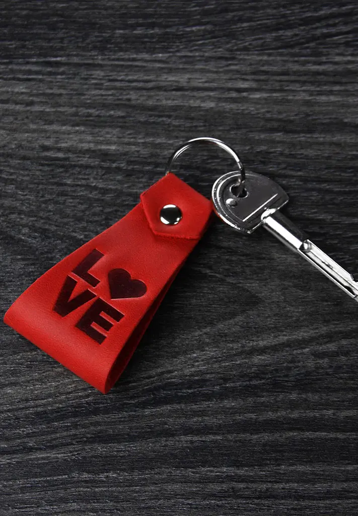 Кожаный брелок LOVE - фото 2