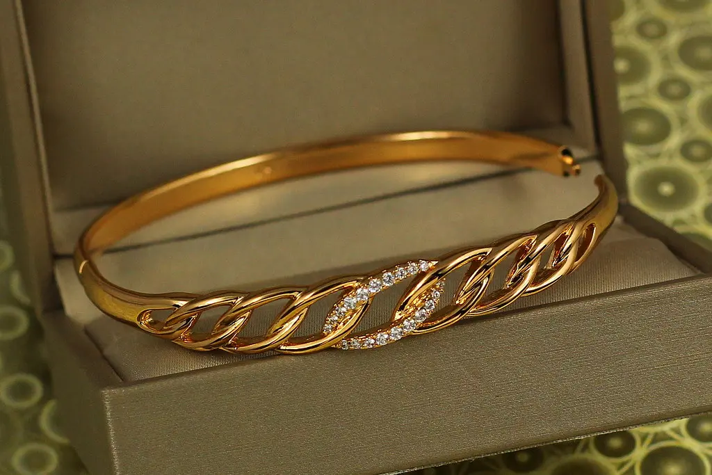 Браслет бенгл Xuping Jewelry Овали одне в одному 60 мм на руку від 17 до 19 см золотистий - фото 2