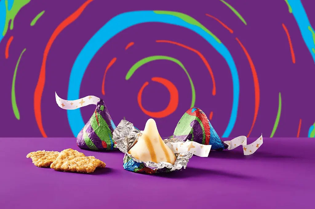 Шоколадні цукерки Hershey's Kisses Cinnamon Toast Crunch Flavored Candy 255г - фото 6