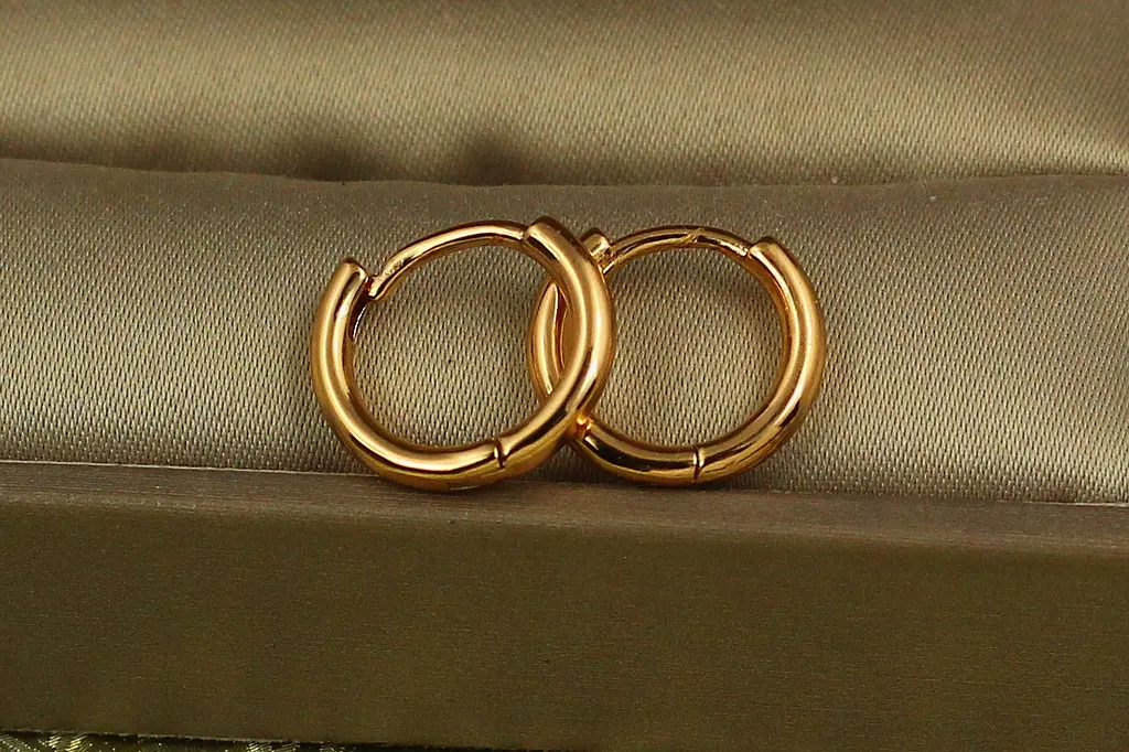 Сережки Xuping Jewelry гладкі кільця з округлими краями 1.3 см золотисті