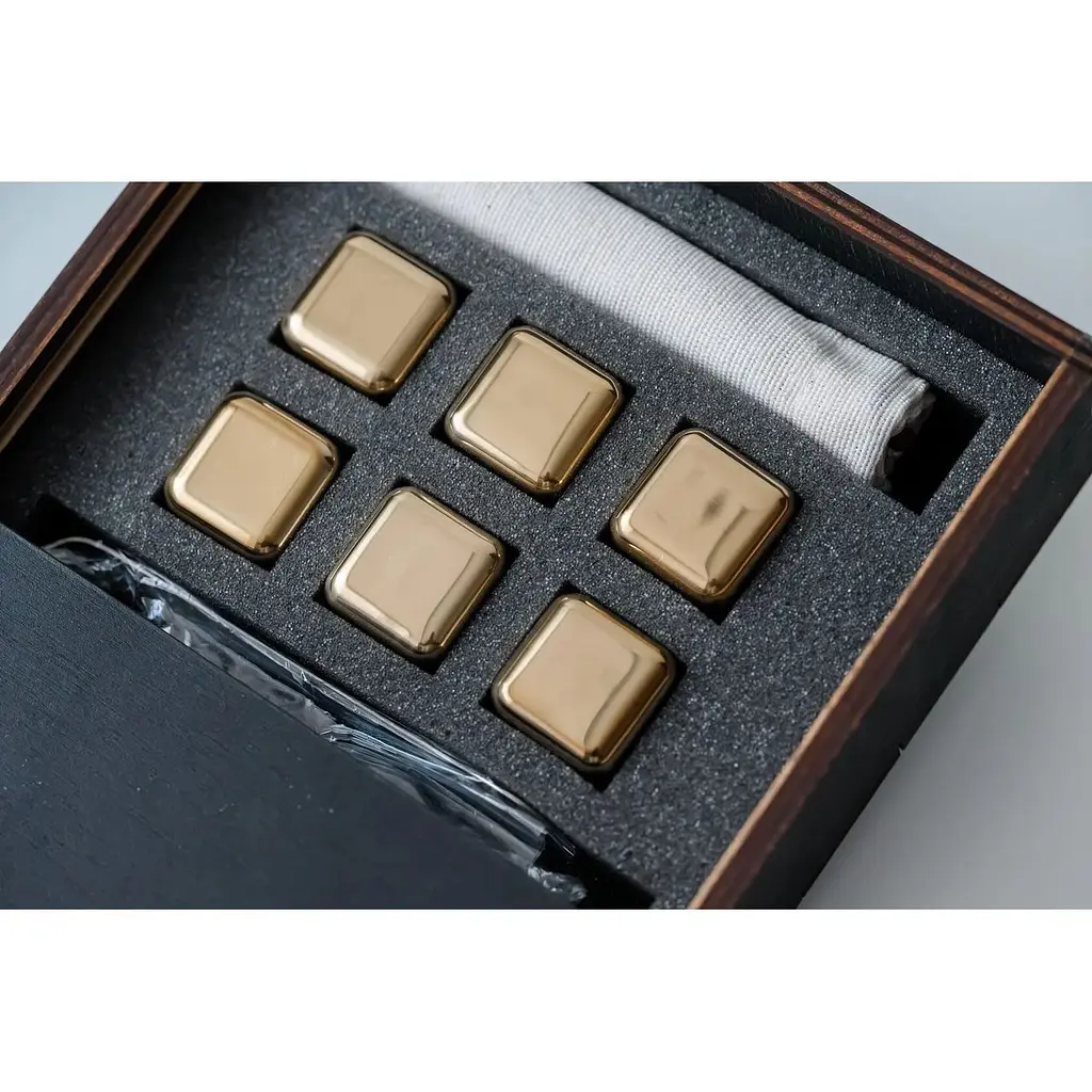 Золоті сталеві кубики для віскі Whiskey Stones у дерев'яній коробці - 6 кубиків для охолодження віскі - фото 4
