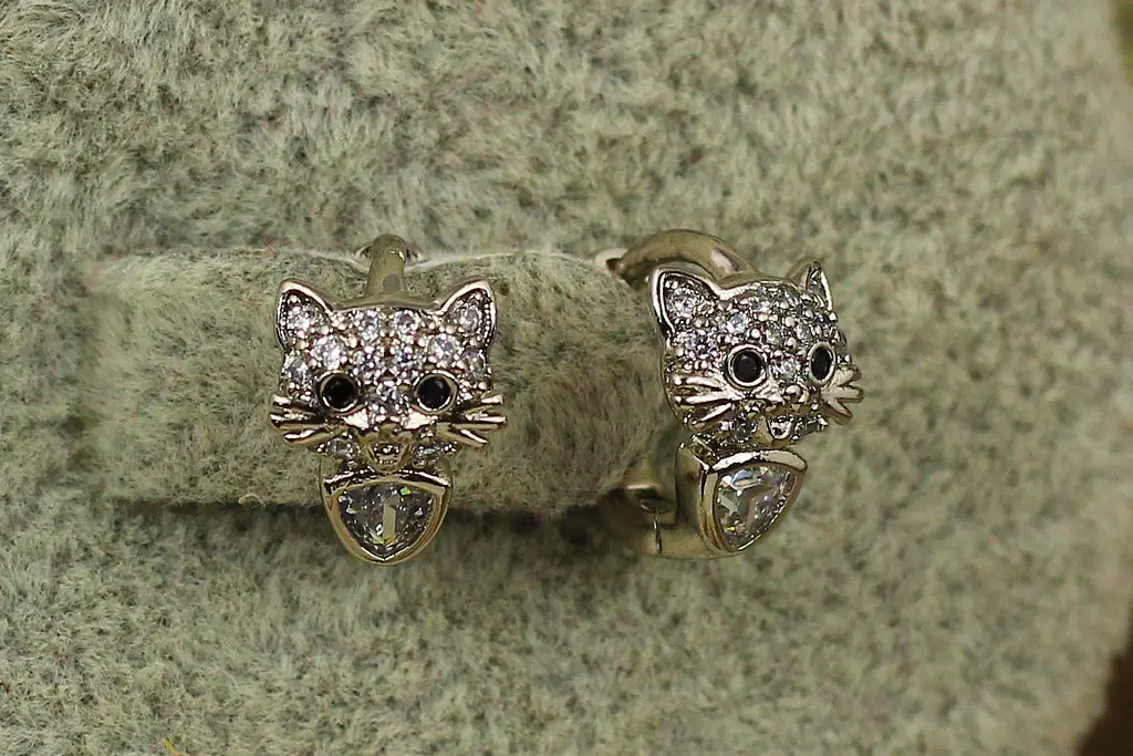 Сережки дитячі Xuping Jewelry кошенята з чорними вічками 10 мм сріблясті - фото 2