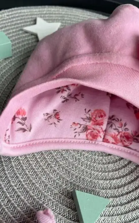 Утеплена весняна шапочка для новонародженої дівчинки Rose 6-9 міс. (42-44 см) Lari Рожевий - фото 3