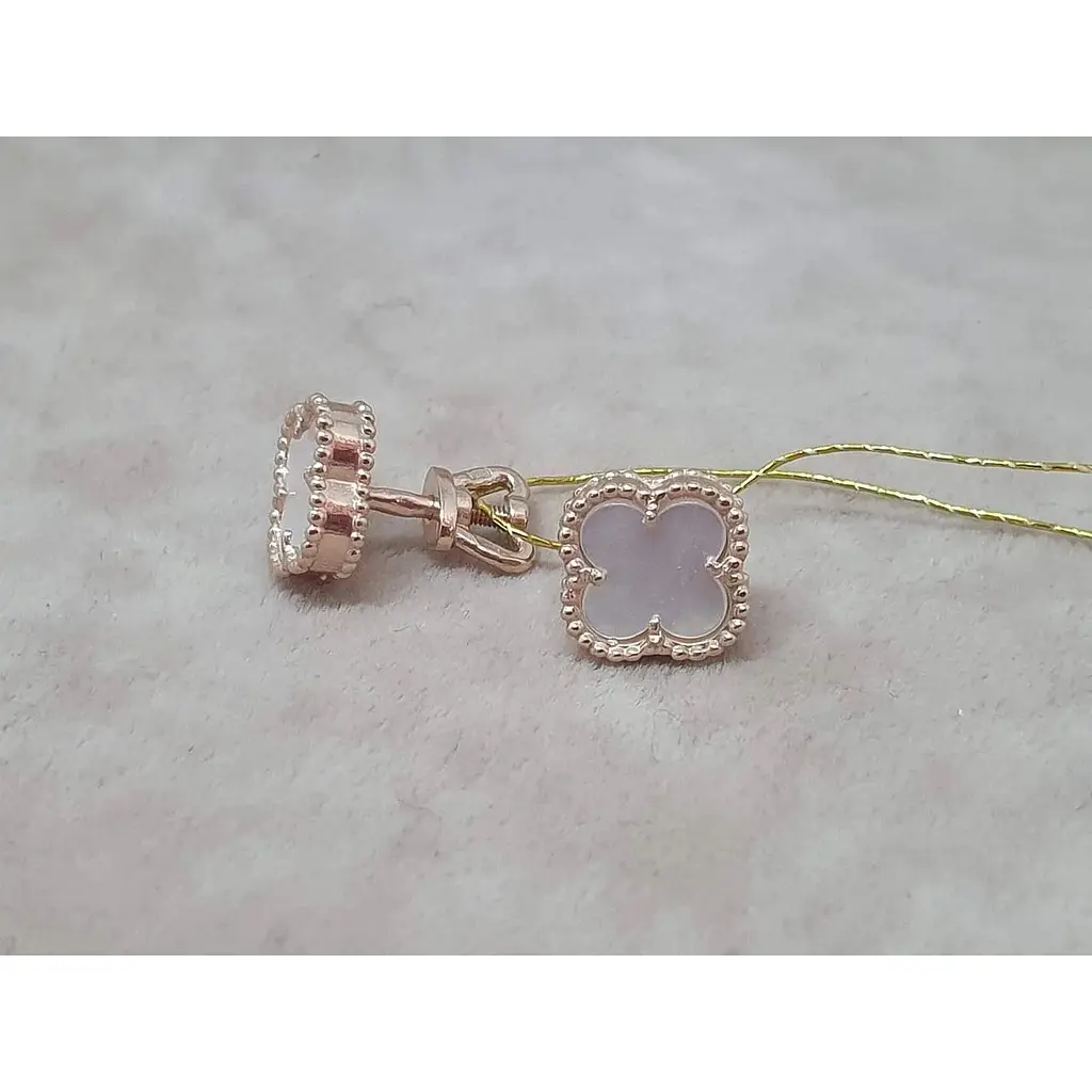 Золотые серьги-пуссеты Платон Клевер с перламутром. 1С127/68Б - фото 3