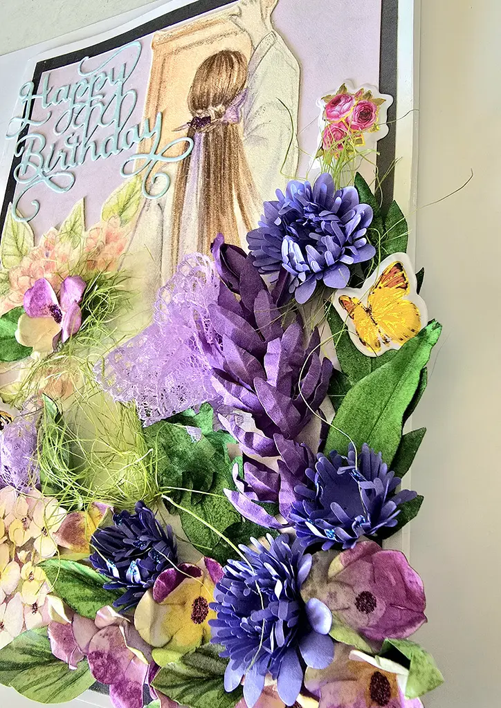 Вітальна листівка 3D з дівчиною в квітах Hapy Birthday - фото 2