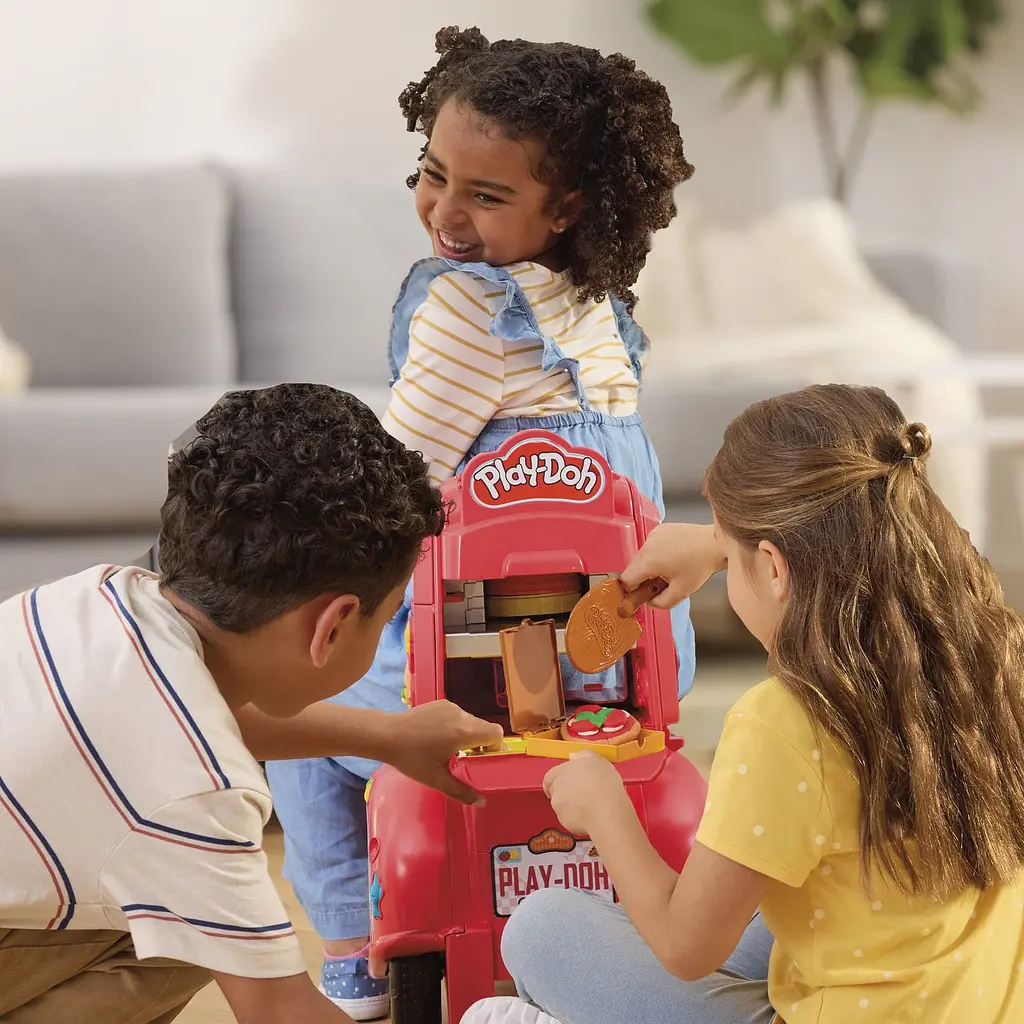 Набір для творчості з пластиліном Hasbro Play-Doh Pizza Delivery Scooter Playset (F8803) - фото 18
