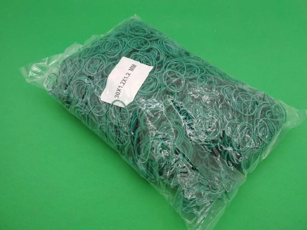 Банківські гумки, Plast, №30, зелені, 1,2 мм, діаметр 30 мм, 1 кг, для пакування та в'язання зелені - фото 2