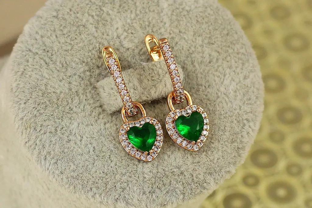 Сережки підвіски Xuping Jewelry зйомне сердечко із зеленим каменем 2,5 см золотисті - фото 2