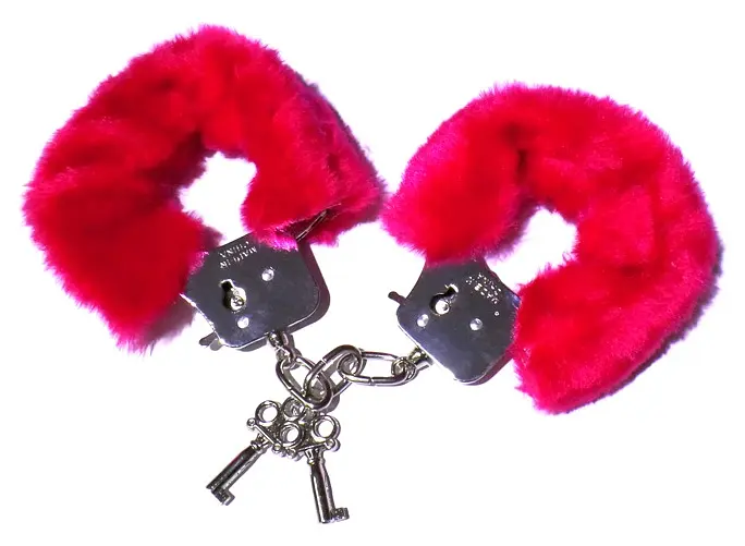 Наручники с мехом Love Cuffs Hand Schellen Red помогут испытать незабываемые оргазмы и ощущения Orion 42-05276610000 22400