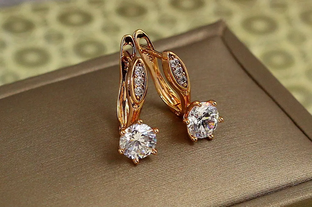 Сережки Xuping Jewelry соло із білим каменем 1,7 см золотисті - фото 3